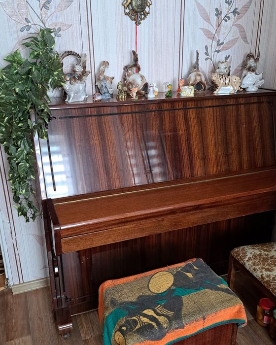 Фортепиано "Lirika"