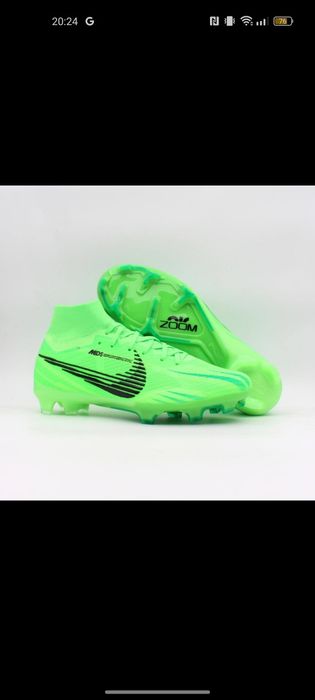 Футбольная форма и бутсы