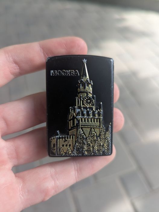 Карманная зажигалка