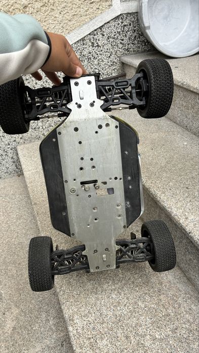 RC 1/8 carson бъги