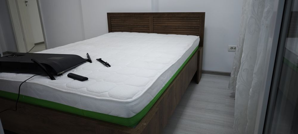 Vând dormitor pat și dulap noi