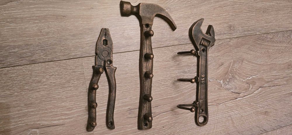 Чугунени закачалки– Три вида декор.