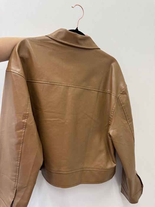 На теплую весну кожанка