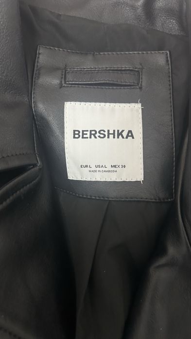 Geaca de piele neagra