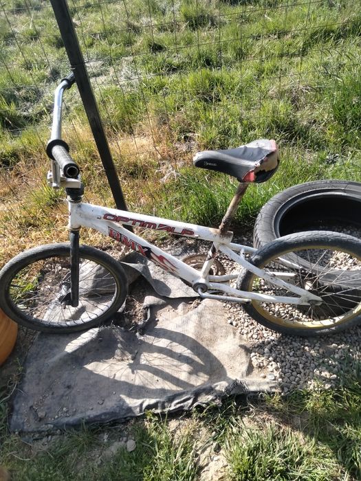 Vând bicicletă Genesis