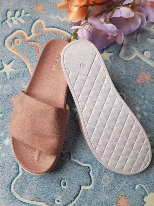 Новые тапочки р-р: 39-40