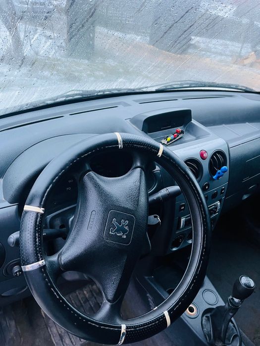 Vând peugeot partner