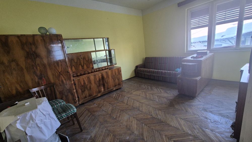 Casa de vânzare în Aiud, zona pieței !