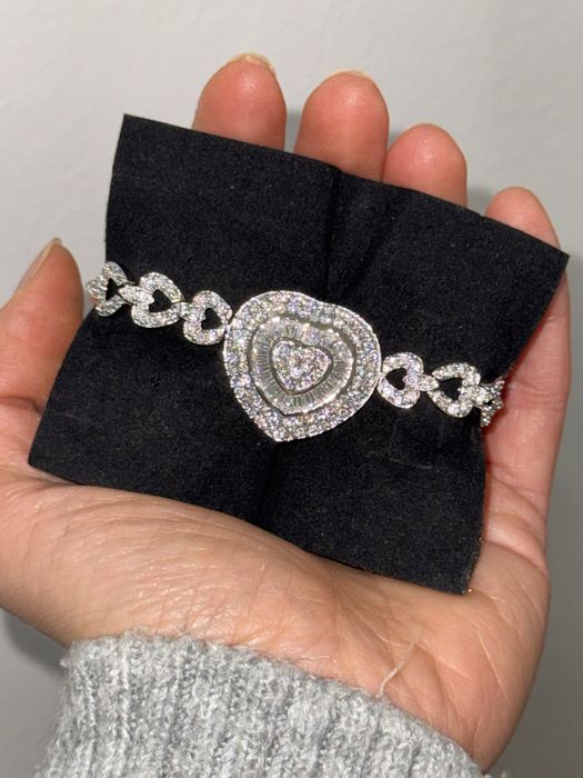 Brățară din argint cu safire albe