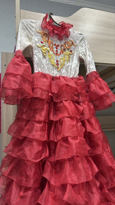 Продаётся красивое праздничное платье для девочки