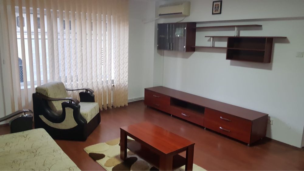 Vând apartament 2 camere spațios, etaj 1, poziție excelentă