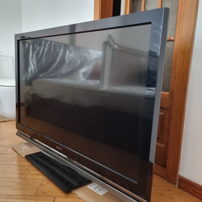 Продаю два телевизора (б/у) Sony и Hitachi