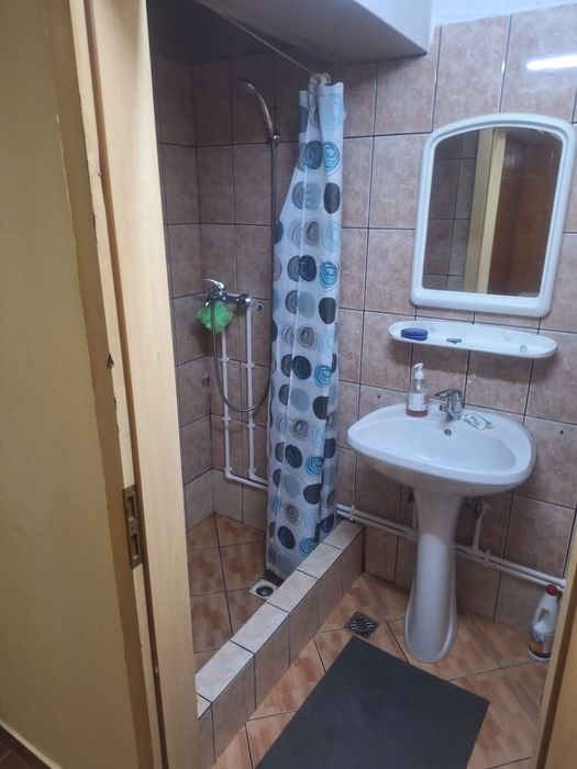 Inchiriez garsoniera Pitesti, str Depozitelor