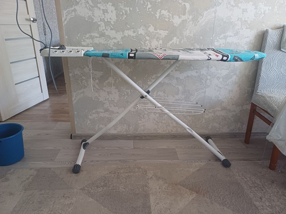 Продаётся утюг +доска для гладения