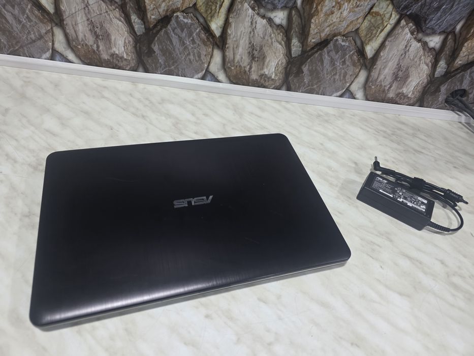 Ноутбук Asus i3 6th + ssd 128gb