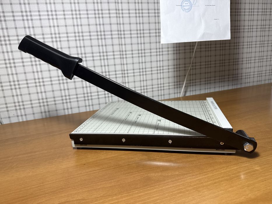 Сабельный резак формата А4