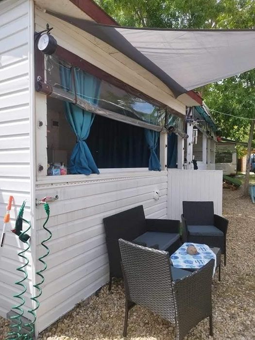 Продава се стационарна каравана