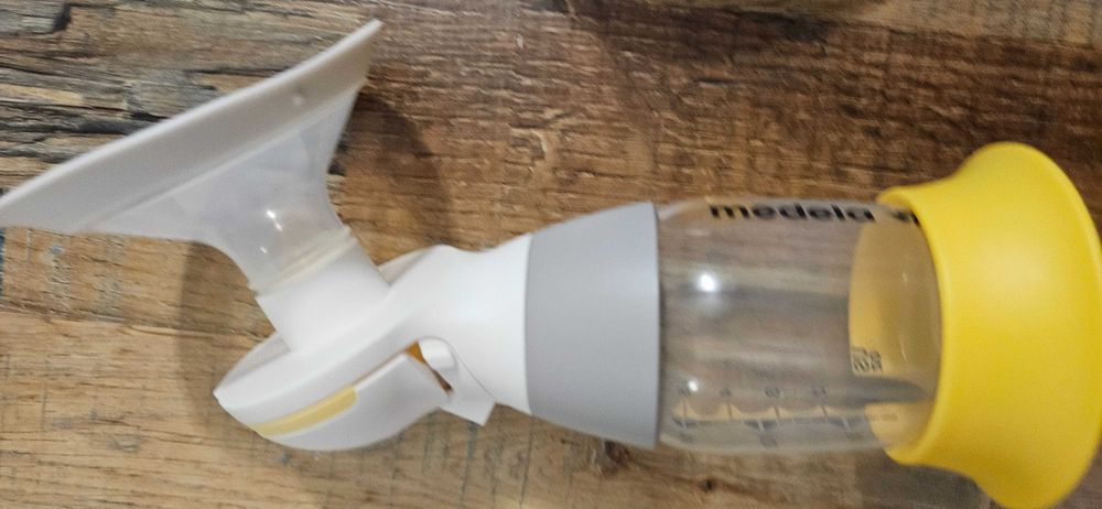 Електрическа помпа за кърма MEDELA SOLO + Подарък Medela Calma
