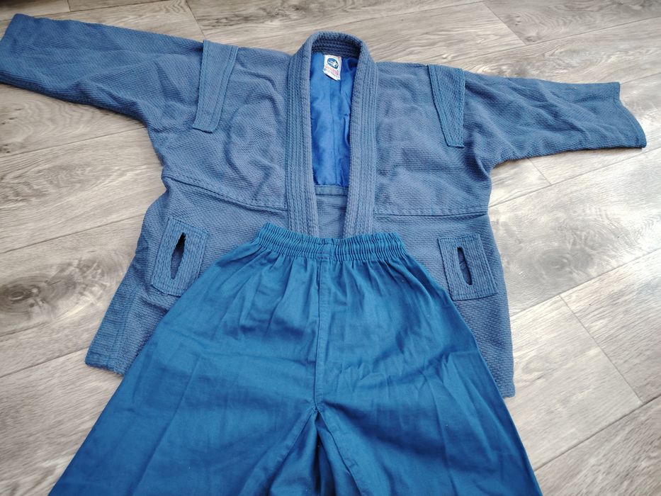 Кимоно сатылады. (САМБО)