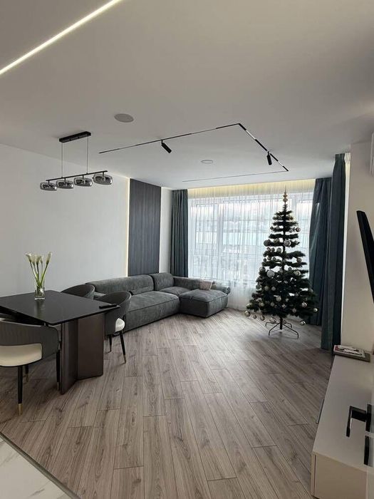 Дава се под наем Двустаен апартамент в Бургас, Славейков - 62 кв.м за 897.6 € - Снимка #1