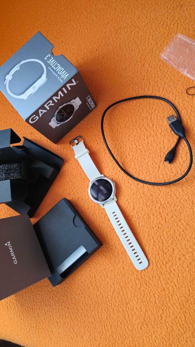 Смарт часовник Garmin Vivoactive 3 бял