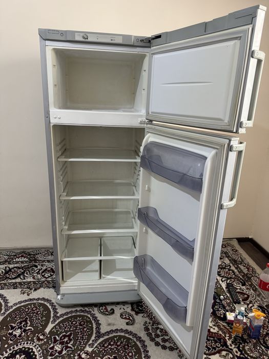 Biryusa holadilnik dvuxkamerniy sotiladi