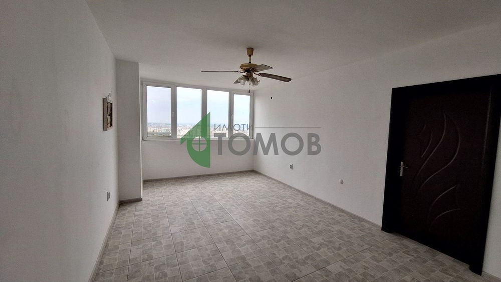 Много просторен и ремонтиран тристаен апартамент в кв. Три Чучура