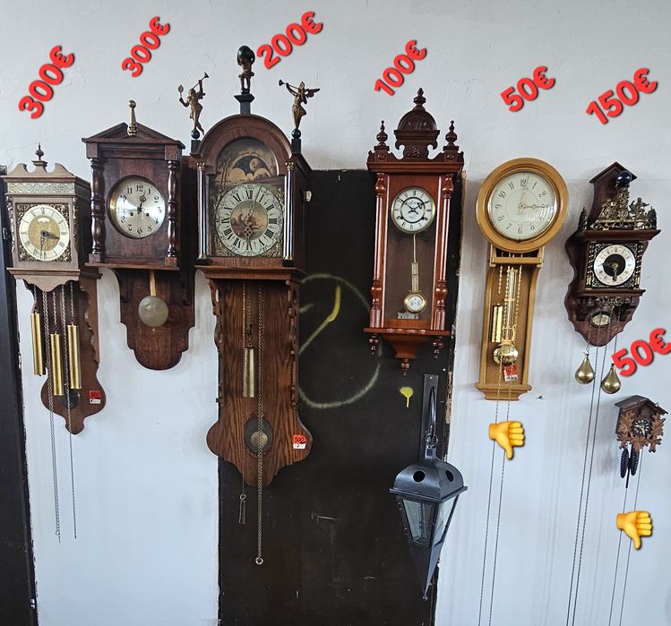 Различни стенни часовници