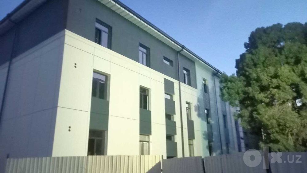 Продаются квартиры и магазины в центре Кагана вдоль дороги.