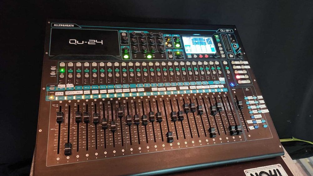 Oferta: Vand mixer digital Allen & Heath QU-24 profesional