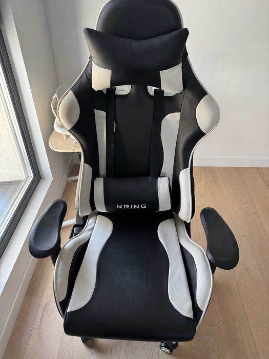 Scaun Gaming KRING Alb/Negru – Stare Excelentă, Pernă Lombară + Tetieră