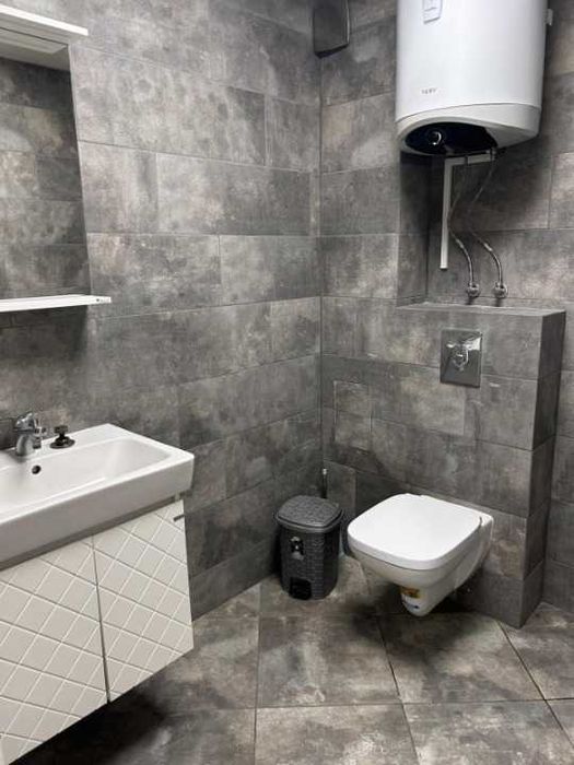 Дава се под наем Офис в Варна, ХЕИ - 91 кв.м за 850 € - Снимка #3