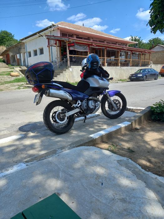 Suzuki XF650 1800 €