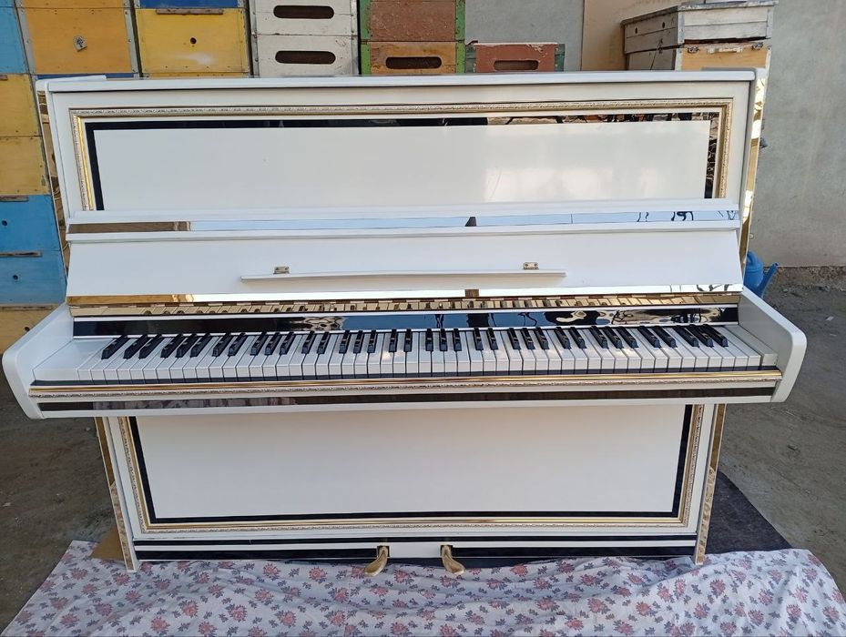 Пианино сотилади.