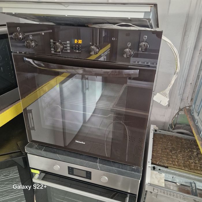 Комплект фурна и плот за вграждане MIELE H4114E