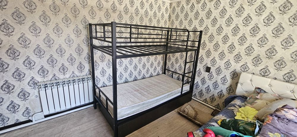 Продам кровать двухъярусную