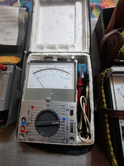 Vând trei aparate de măsură analogice noi