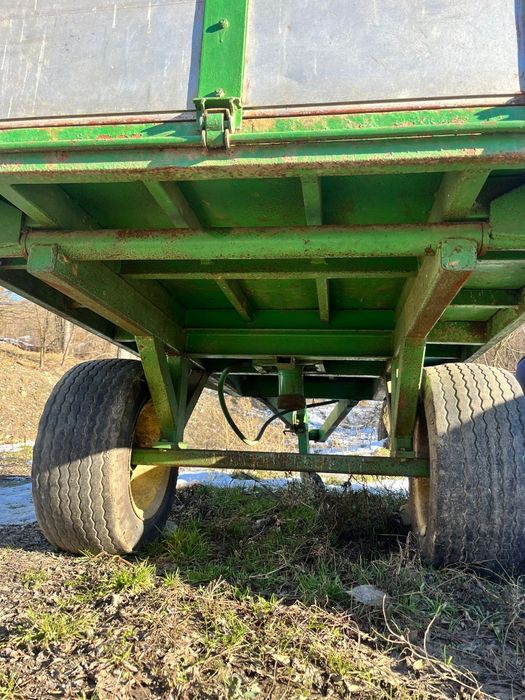 Tractor cu remorca basculabila