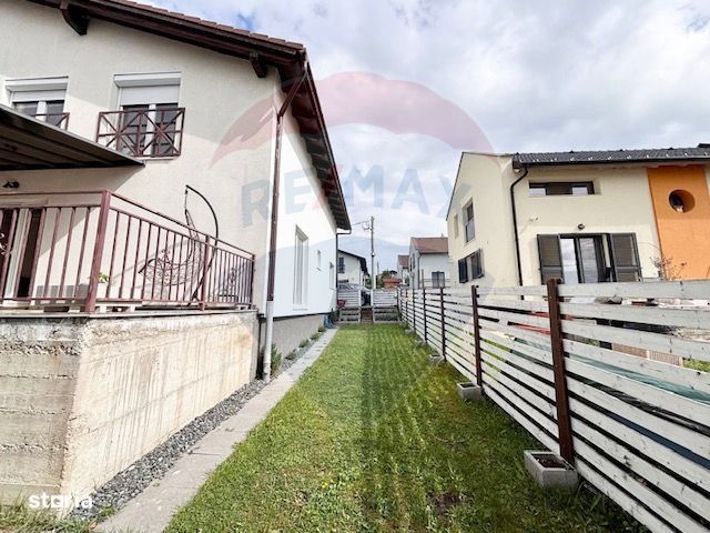 Casa moderna de vanzare in Bavaria Park cu priveliste la muntii Fagars