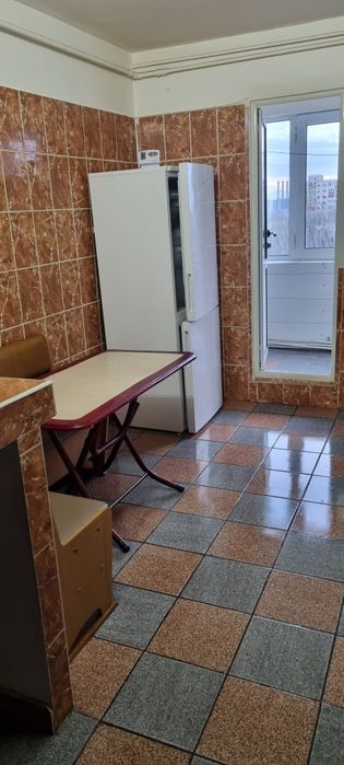 Închiriez apartament 3 camere 550 euro