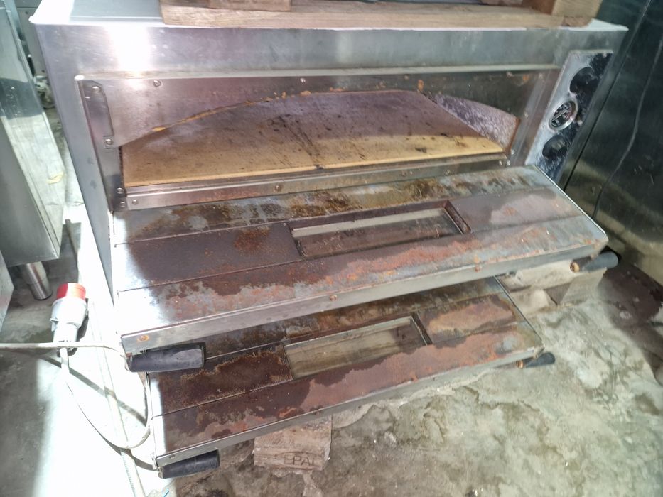 Cuptor pizza electric, la 380v, cu samota, stare buna, 4+4 pizza