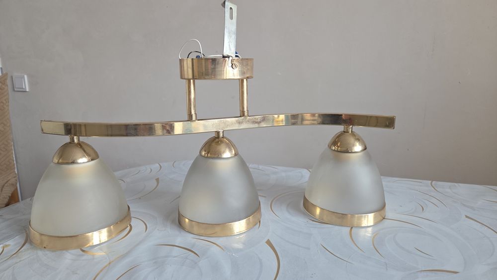 Продам люстру в отличном состоянии