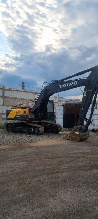 Продам экскаватор гусеничный  2022год ковш 1.6 куба