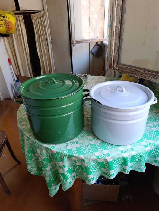 Кастрюля на 14-15литров.