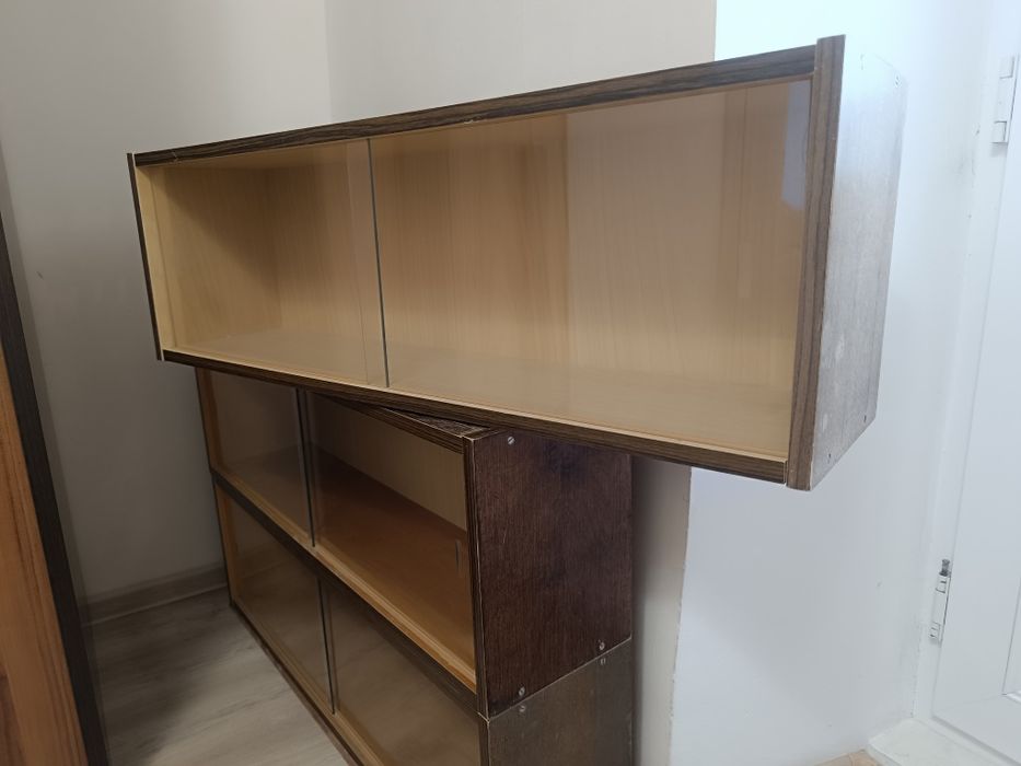 Полки советские со стеклом.