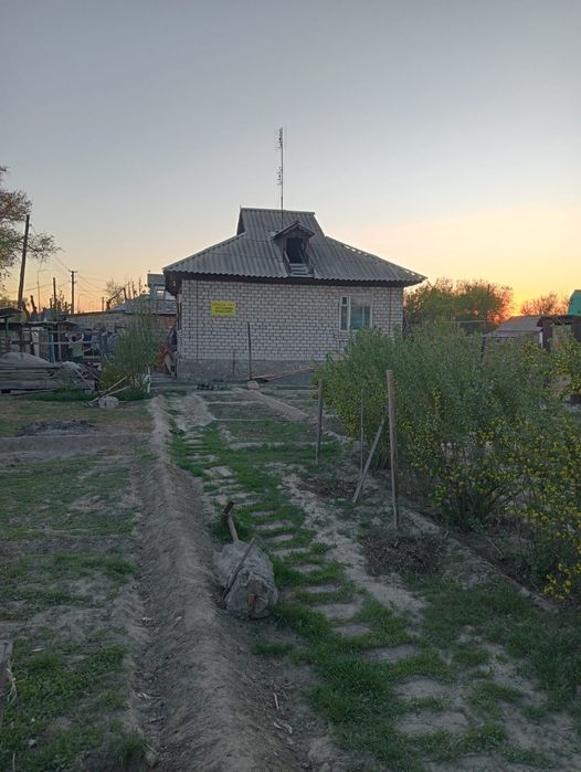 Продам  большой шпальный дом