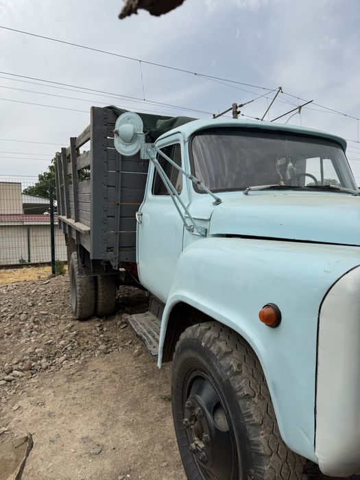 Газ 53 холати яхши юрб турган мошина келиб корила устида турб гаплашам