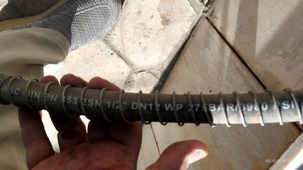 Пика гидромолот уки СБ30 ва гидрошланг янги