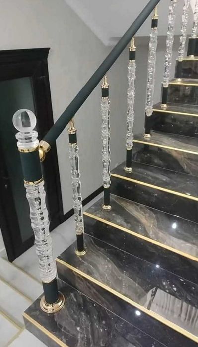 Алуминиеви парапети с кристални колонки