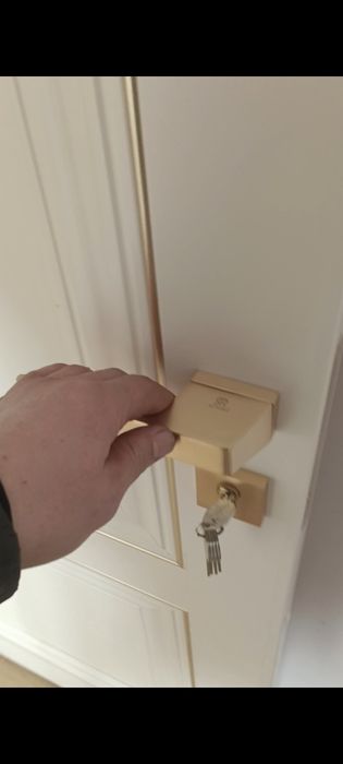 Установка двери и замки